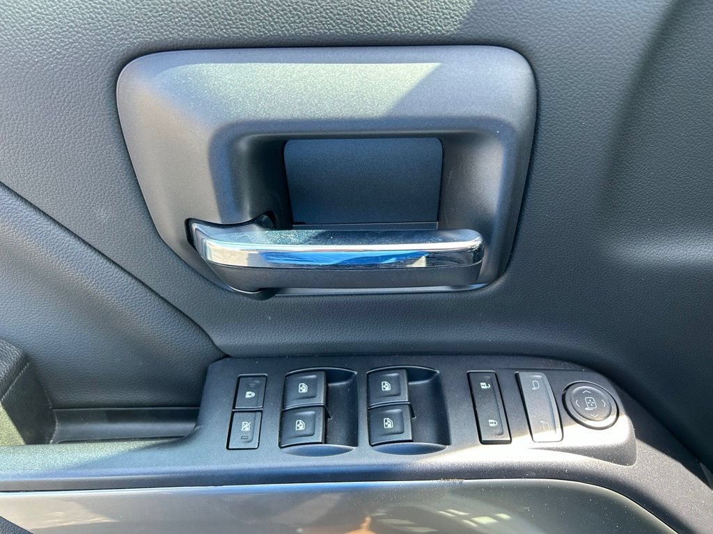 Used 2018 SUMMIT WHITE Chevrolet LT image 16