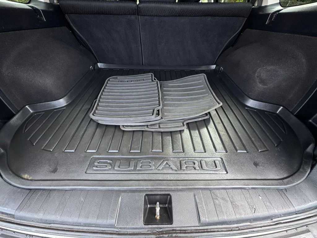 Used 2011 Silver Subaru 2.5i Premium image 37