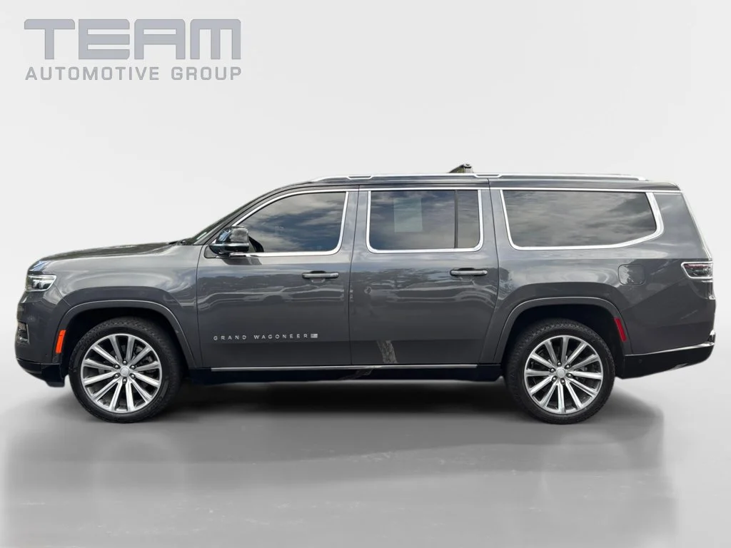 Used 2023 Gray Jeep Base image 4