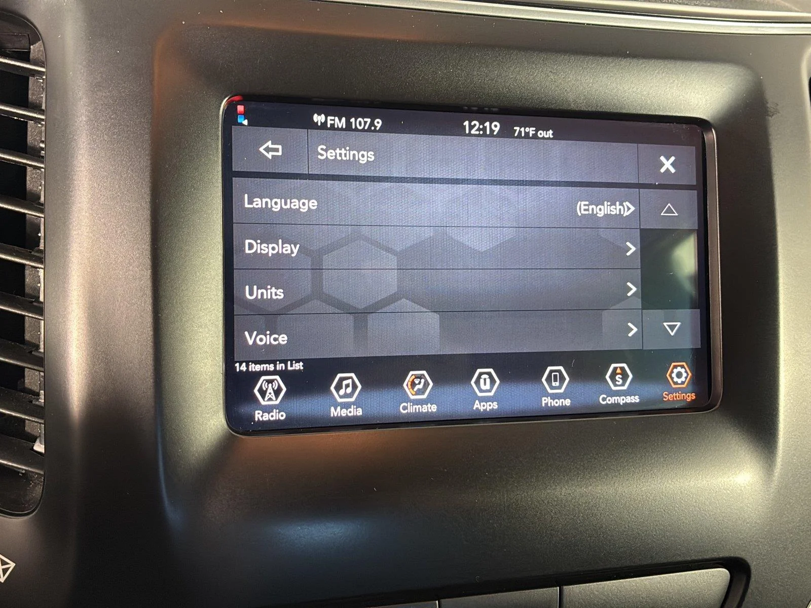 Used 2020 Diamond Black Crystal Pearlcoat Jeep Latitude image 48