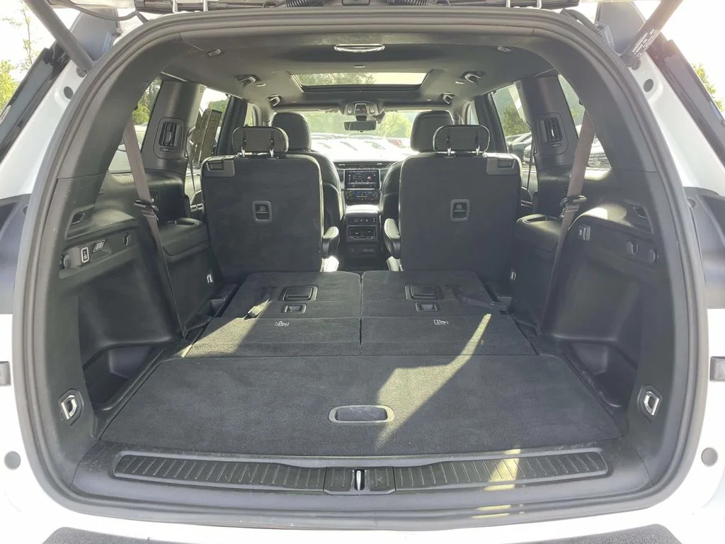 Used 2024 Bright White Clearcoat Jeep Limited image 30