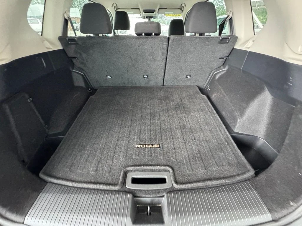 Used 2025 Gray Nissan SV image 9