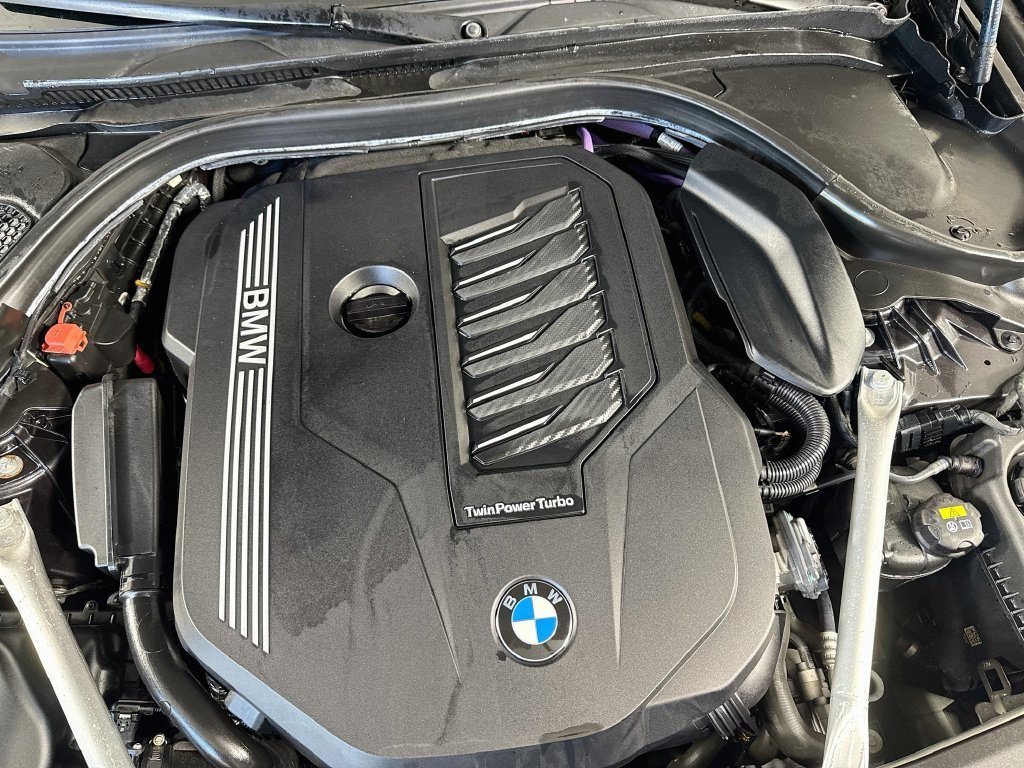 Used 2021 Dark Graphite Metallic BMW 540i xDrive image 35