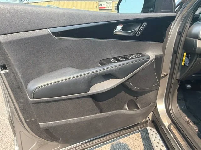 Used 2017 Titanium Silver Kia SX V6 image 17