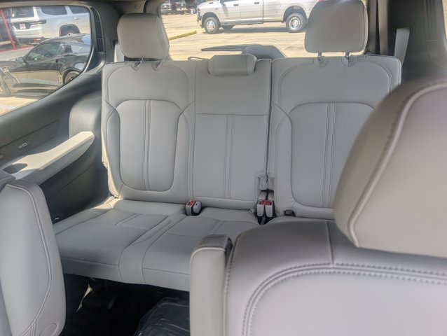New 2026 Silver-Zynith Exterior Paint Jeep Limited Altitude image 12