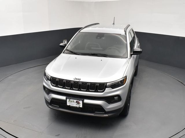 New 2026 Silver Zynith Metallic Clearcoat Jeep Latitude image 13