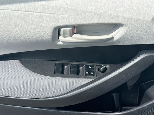 Used 2022  Toyota LE image 17