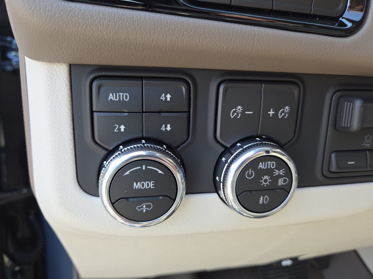 2026 GMC Yukon XL Denali - Photo 7