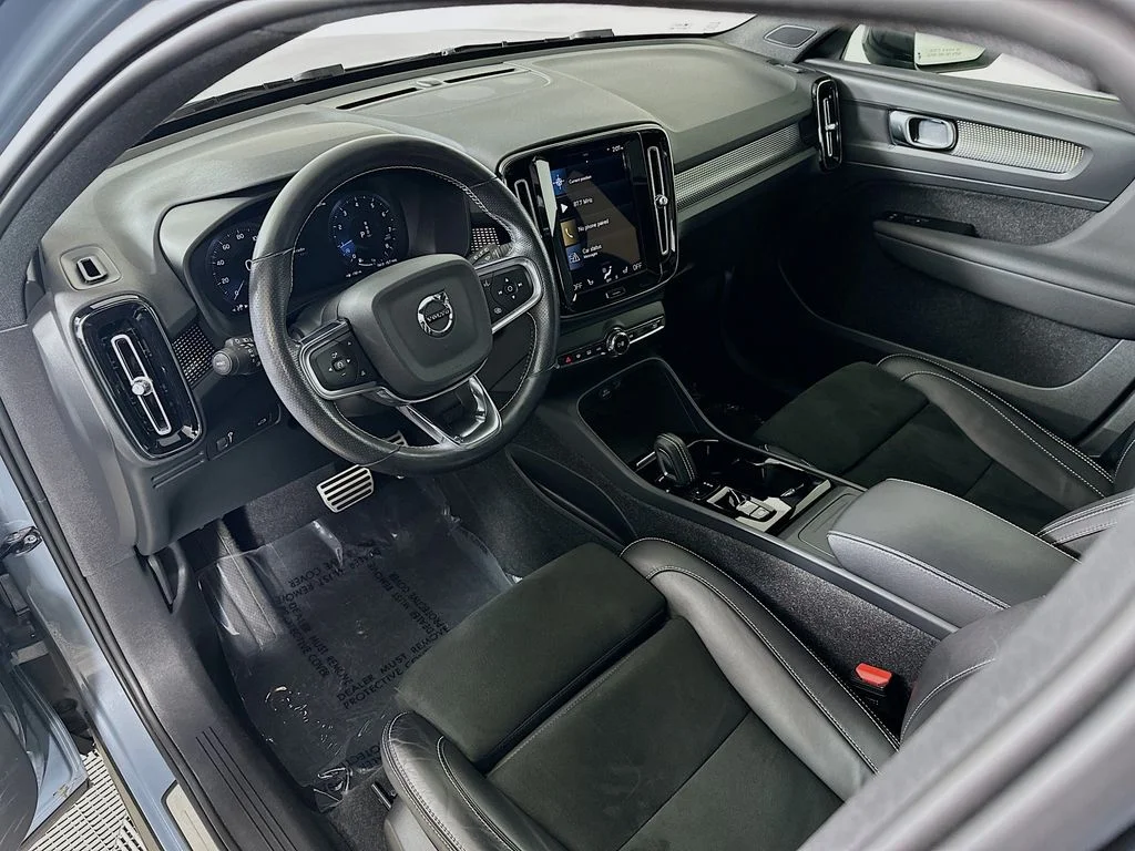Used 2021 Gray Metallic Volvo R-Design image 10