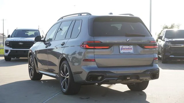 Used 2024 Gray BMW xDrive40i image 7