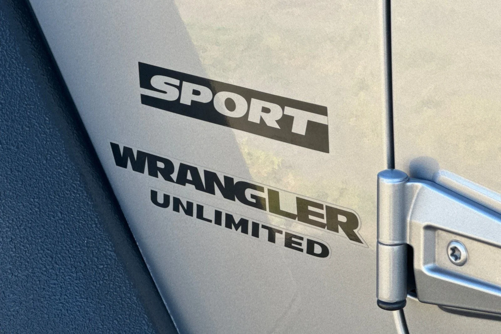 Used 2016 Billet Silver Metallic Clearcoat Jeep Unlimited Sport image 28