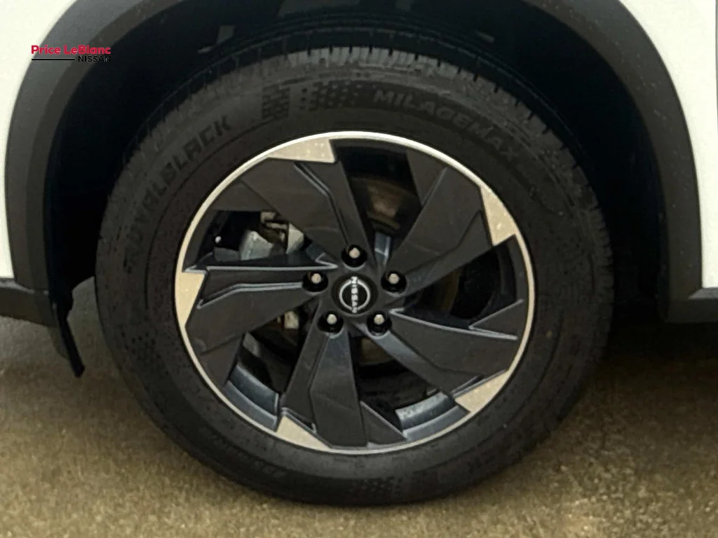 Certified Used 2025 Everest White Pearl Nissan SV image 4