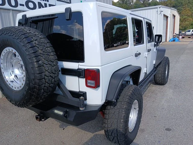 Used 2018 White Jeep Unlimited Sahara image 3