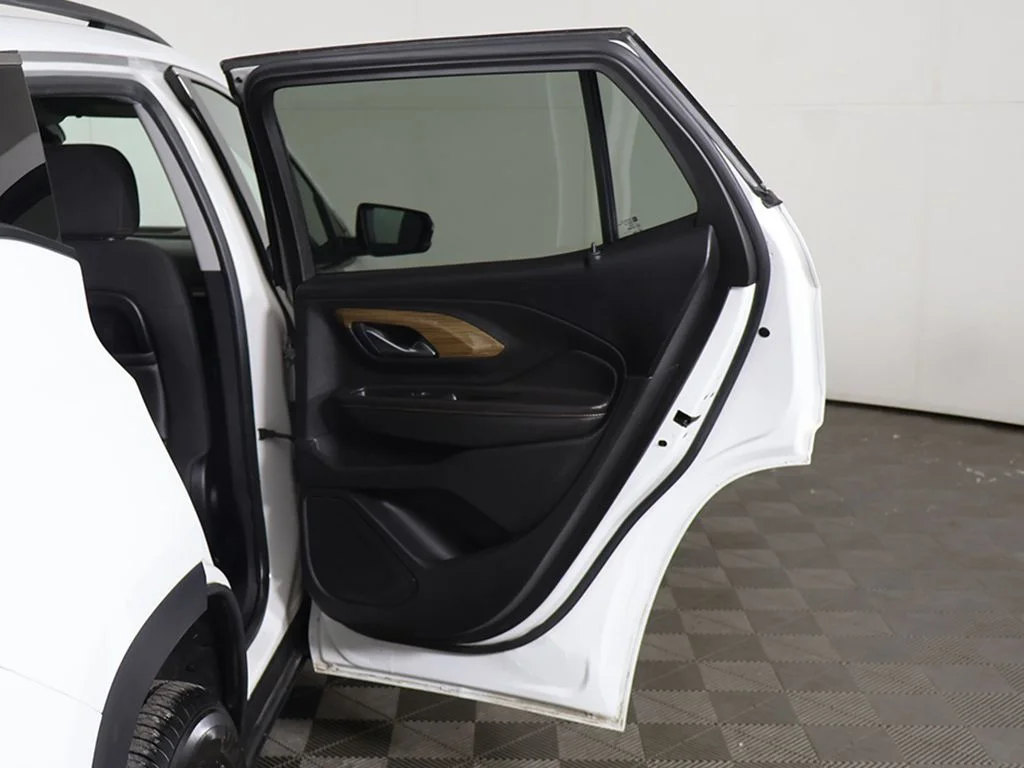 Used 2020 White GMC SLE image 14