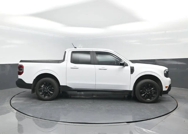 Certified Used 2024 Oxford White Ford Lariat image 38