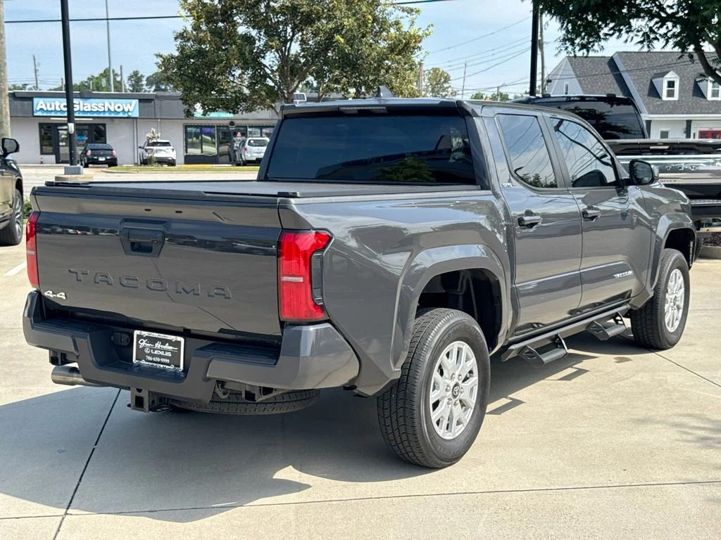 Used 2025  Toyota SR5 image 8