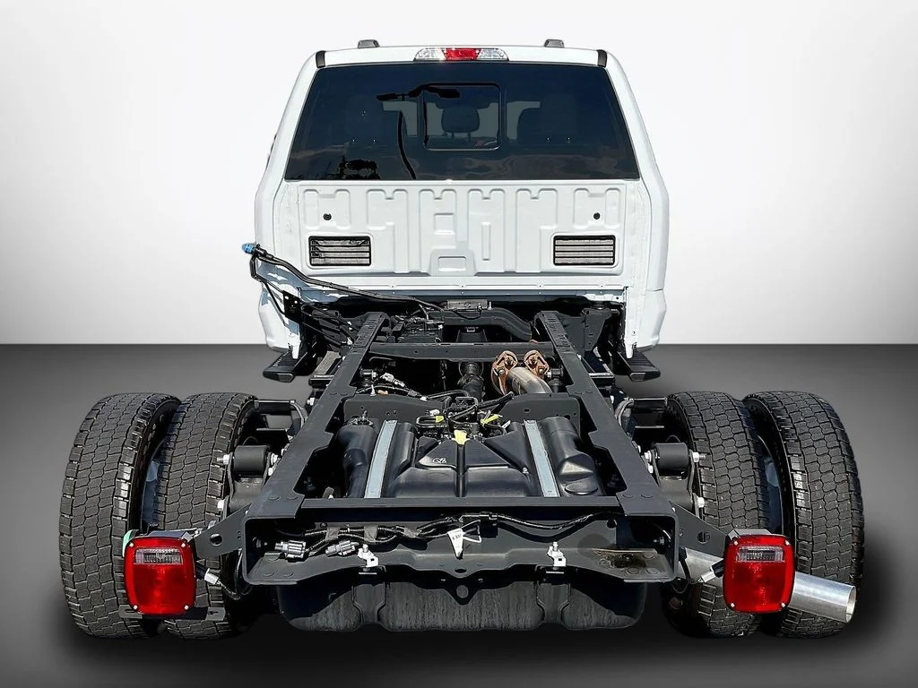 New 2026 Oxford White Ford F-450® XL image 16
