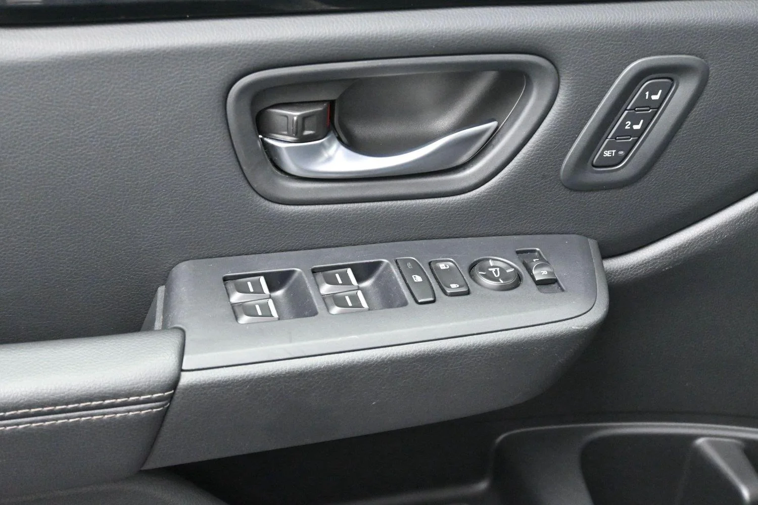 Used 2024 Modern Steel Metallic Honda Touring image 13