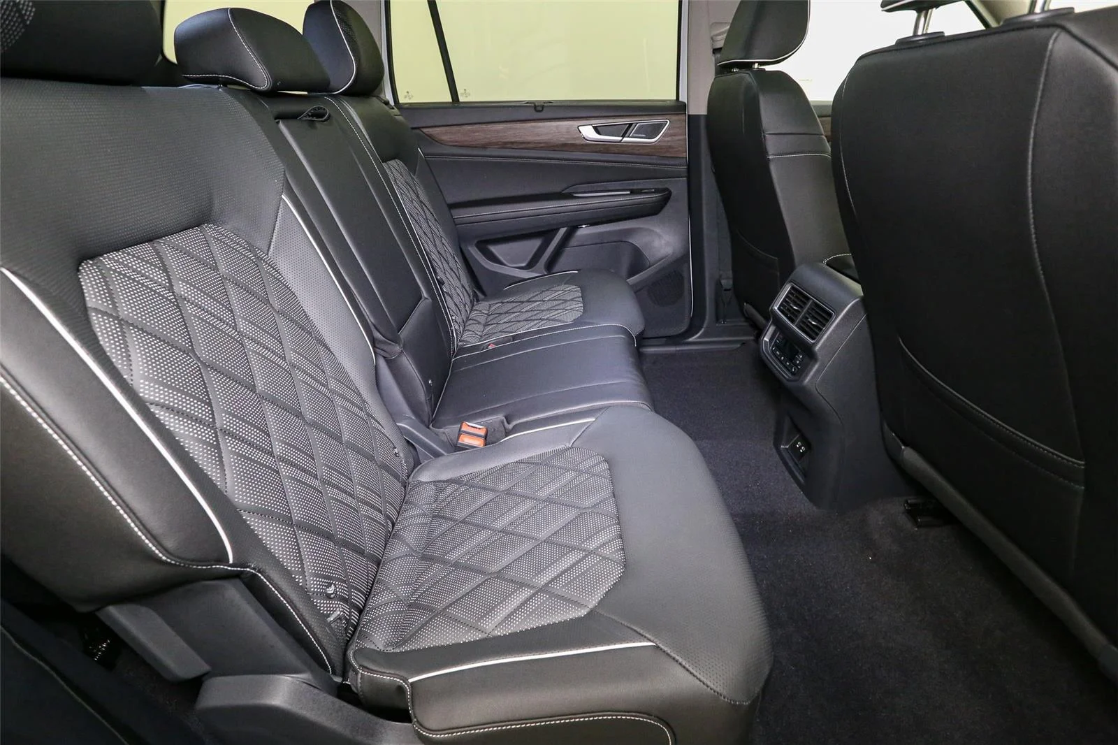 New 2026 Pure Gray Volkswagen 2.0T SEL Premium R-Line image 18