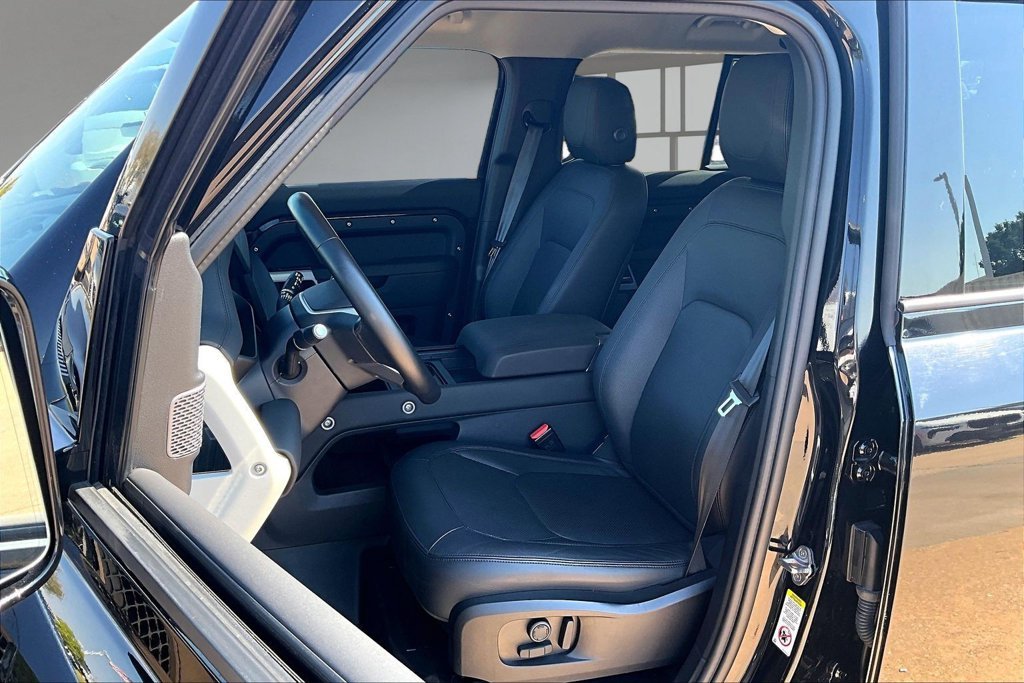 Used 2024 Black Land Rover S image 25