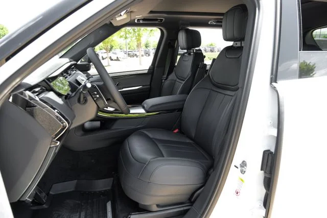 New 2026 Fuji White Land Rover Dynamic SE image 43