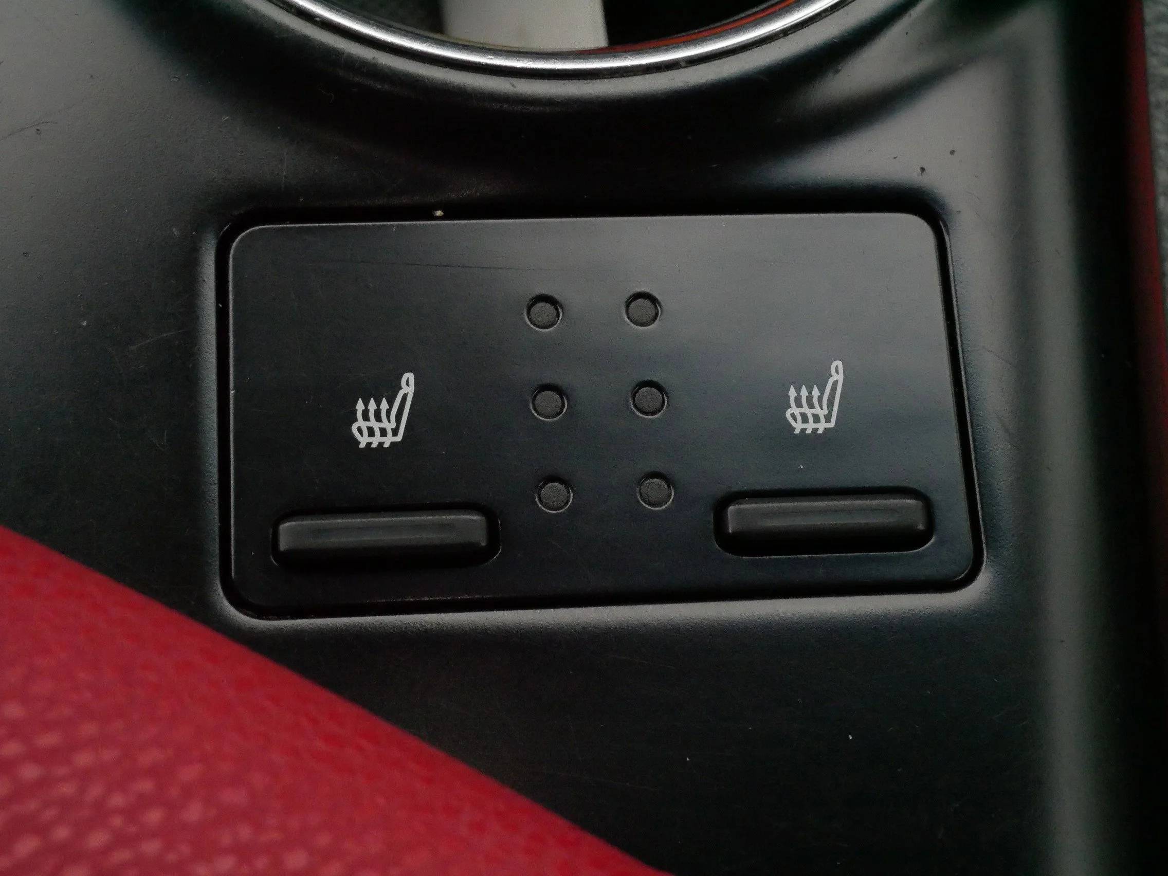 Used 2019 Wind Chill Pearl/Midnight Black Metallic Toyota XSE V6 image 30
