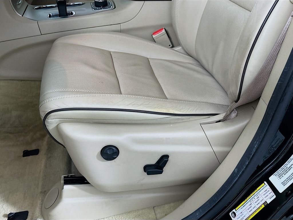 Used 2014 Brilliant Black Crystal Pearlcoat Jeep Overland image 20
