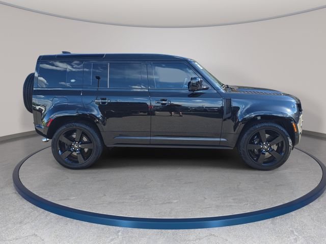 Used 2022 Black Land Rover  image 5