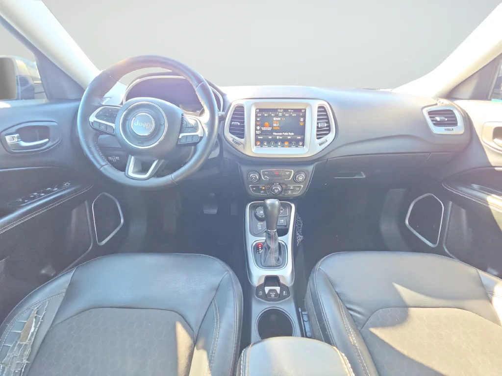 Used 2017 Black Jeep Latitude image 9