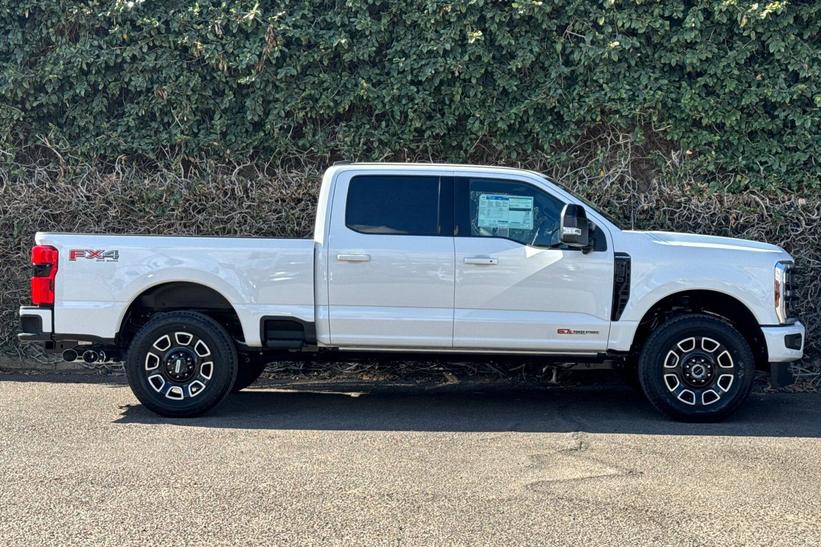 2025 Ford F-250 Super Duty Platinum - Photo 2