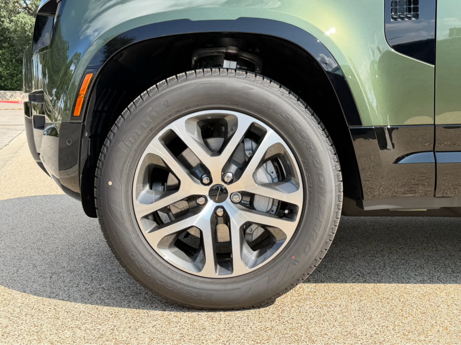 New 2026 Woolstone Green Land Rover X-Dynamic SE image 7