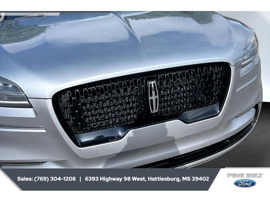 Used 2023 Silver Radiance Metallic Clearcoat Lincoln Reserve image 22