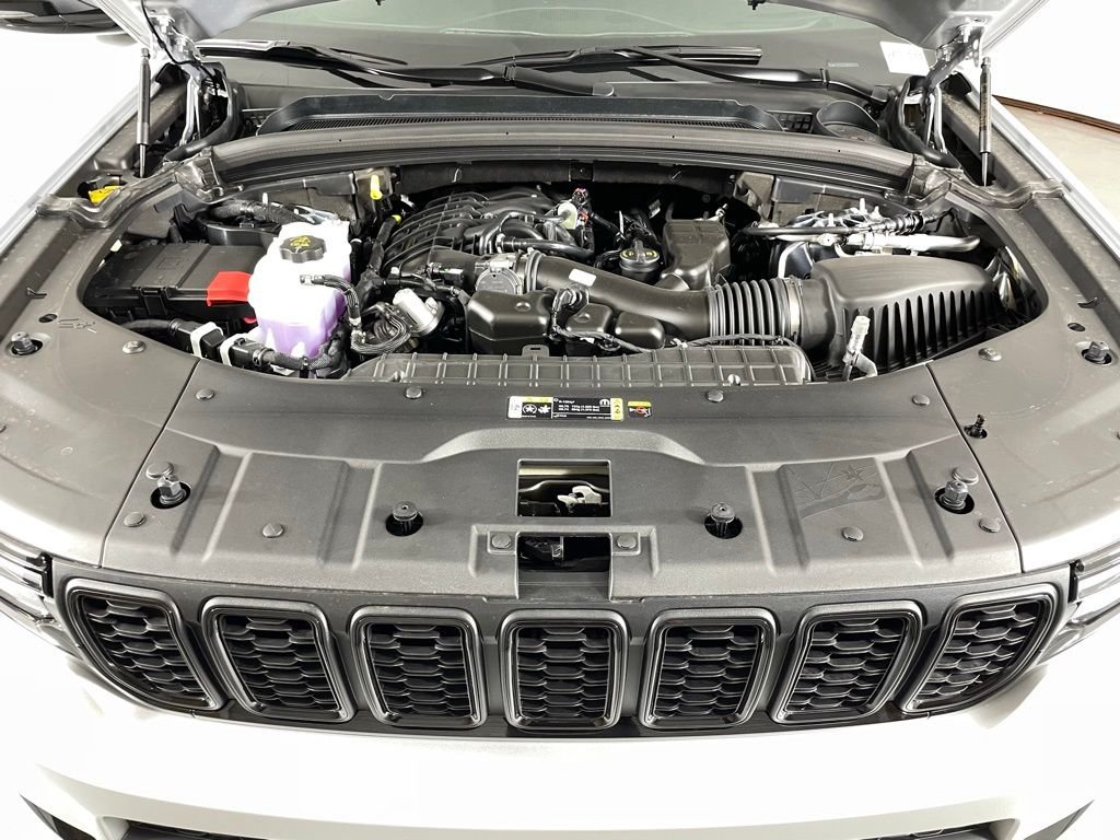 New 2025 Silver Zynith Exterior Paint Jeep Altitude image 47