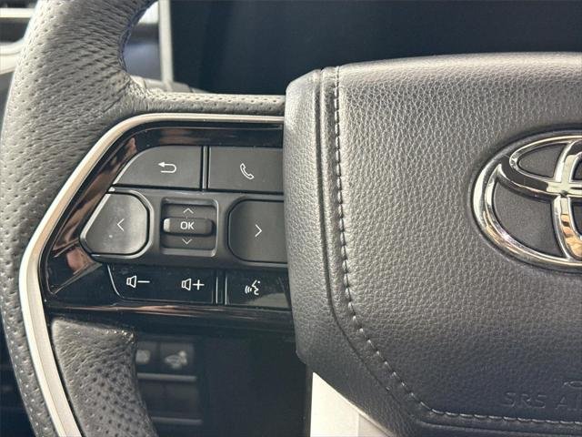 Certified Used 2025 WIND CHILL PEARL Toyota  image 17