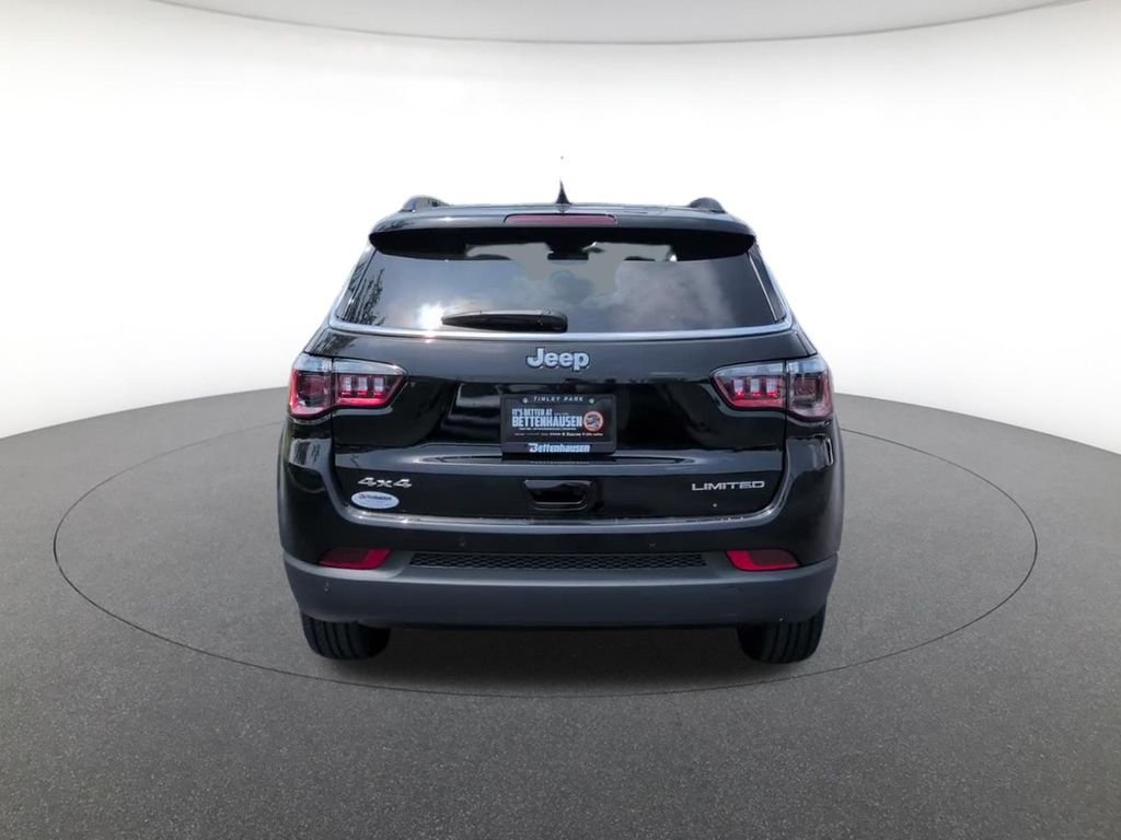 New 2026 Diamond Black Crystal Pearl-Coat Exterior Paint Jeep Limited image 6