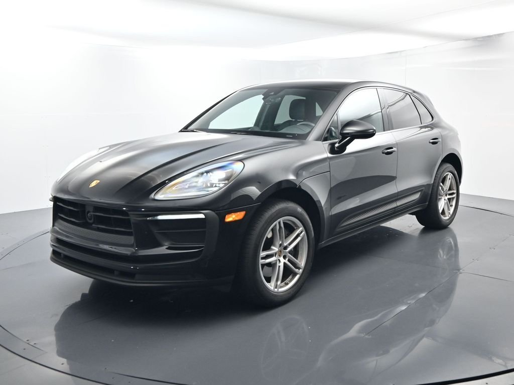 2025 Porsche Macan Base