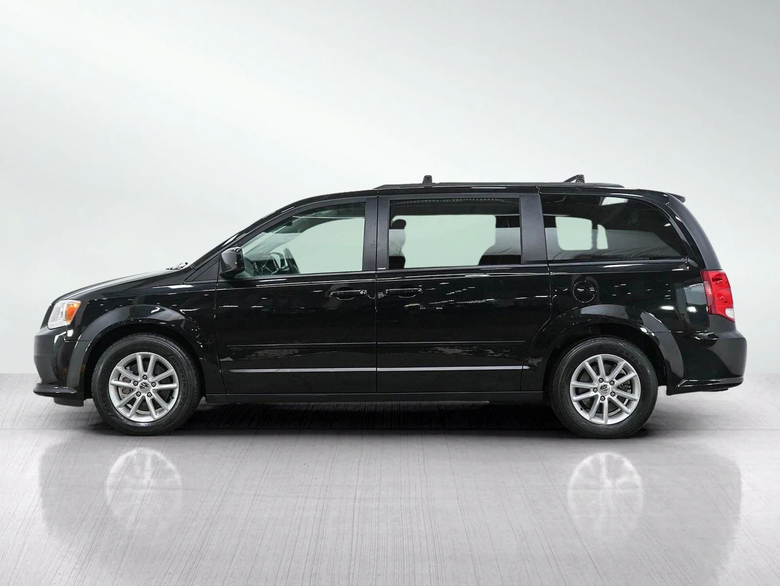 Used 2014 Dodge Grand Caravan SXT with VIN 2C4RDGCG6ER290271 for sale in Wayzata, Minnesota