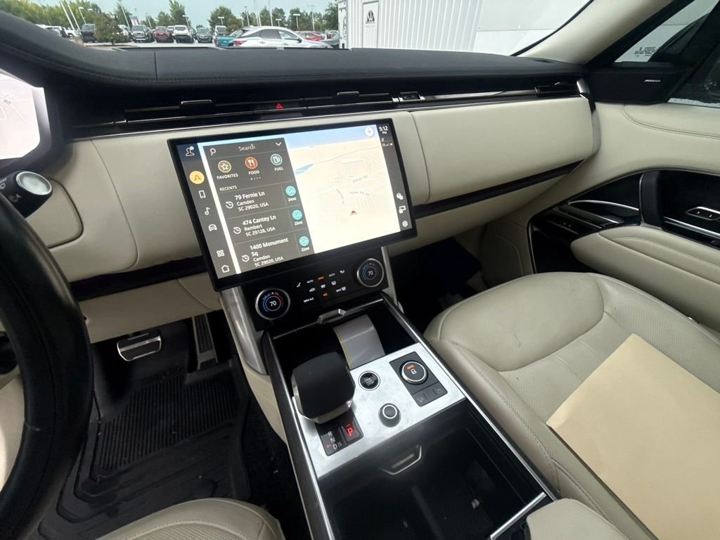 Used 2023 White Land Rover SE image 8