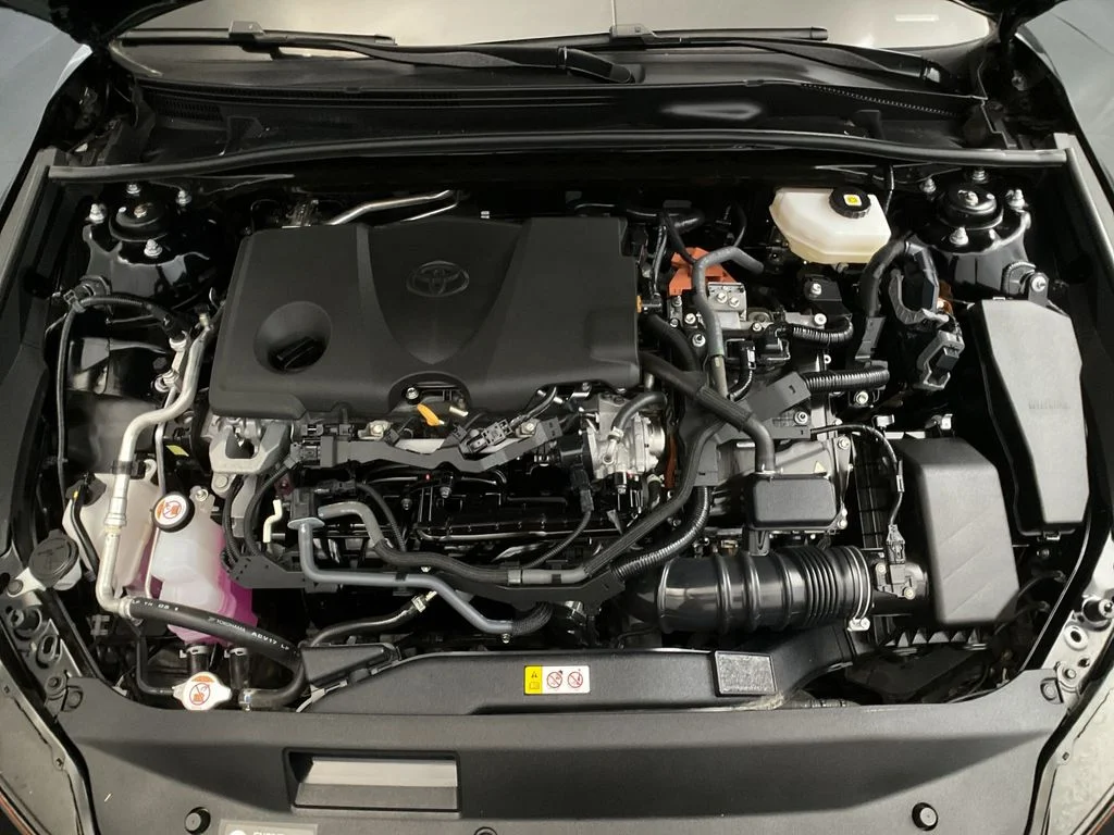 Used 2025 Midnight Black Metallic Toyota XLE image 32