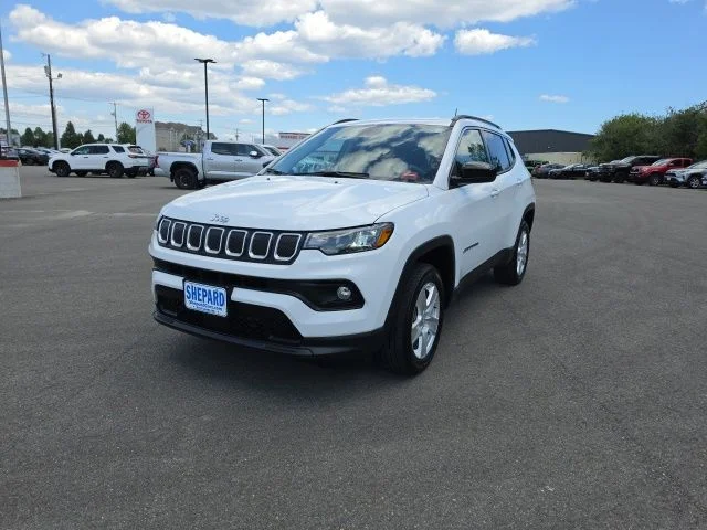 Used 2022 White Jeep Latitude image 7
