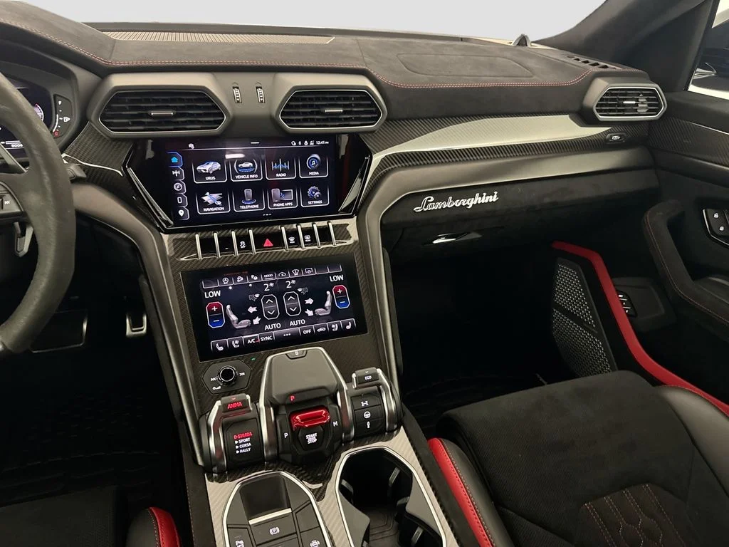 Used 2024  Lamborghini Performante image 25
