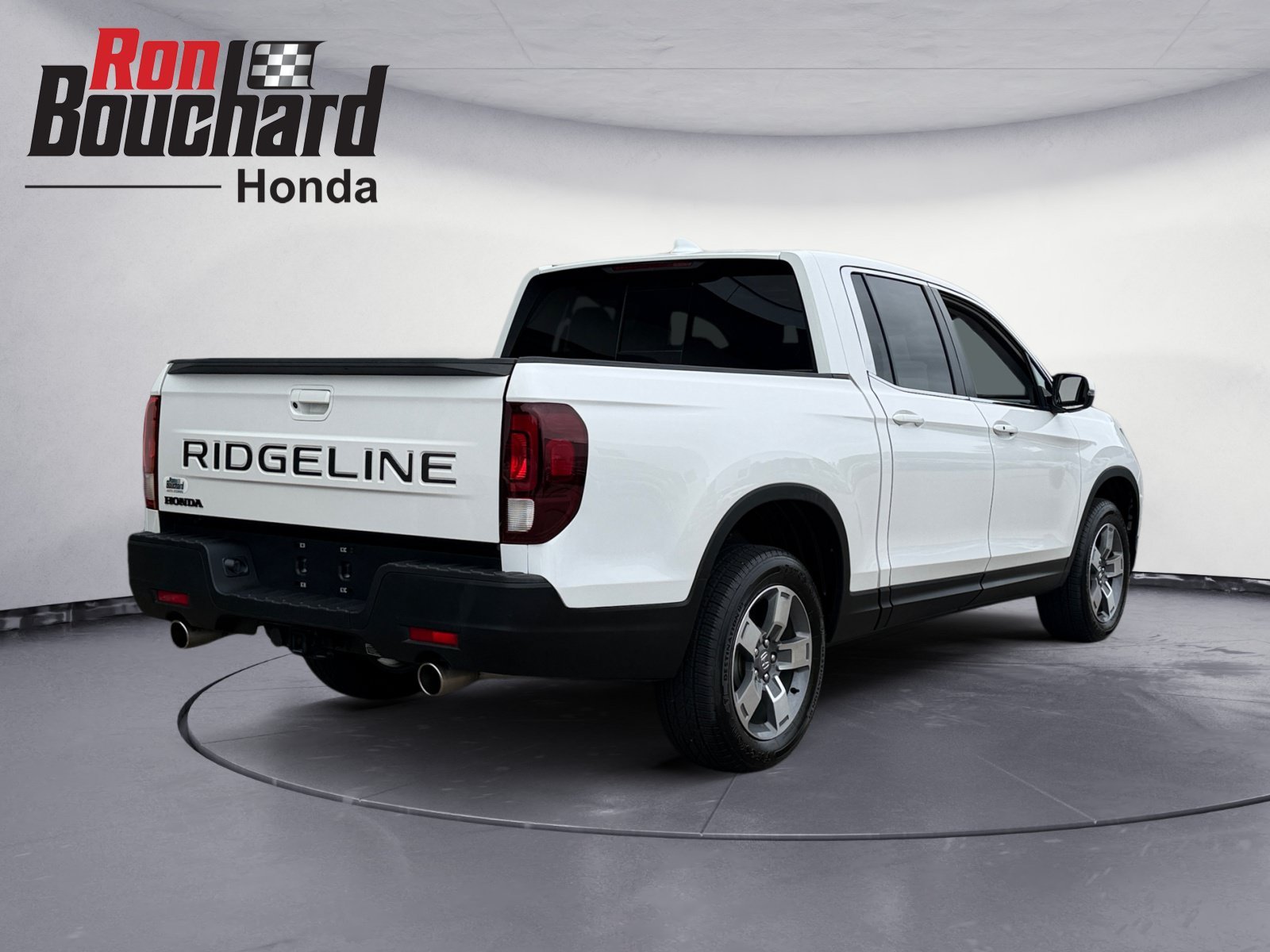 Used 2025 White Honda RTL image 2