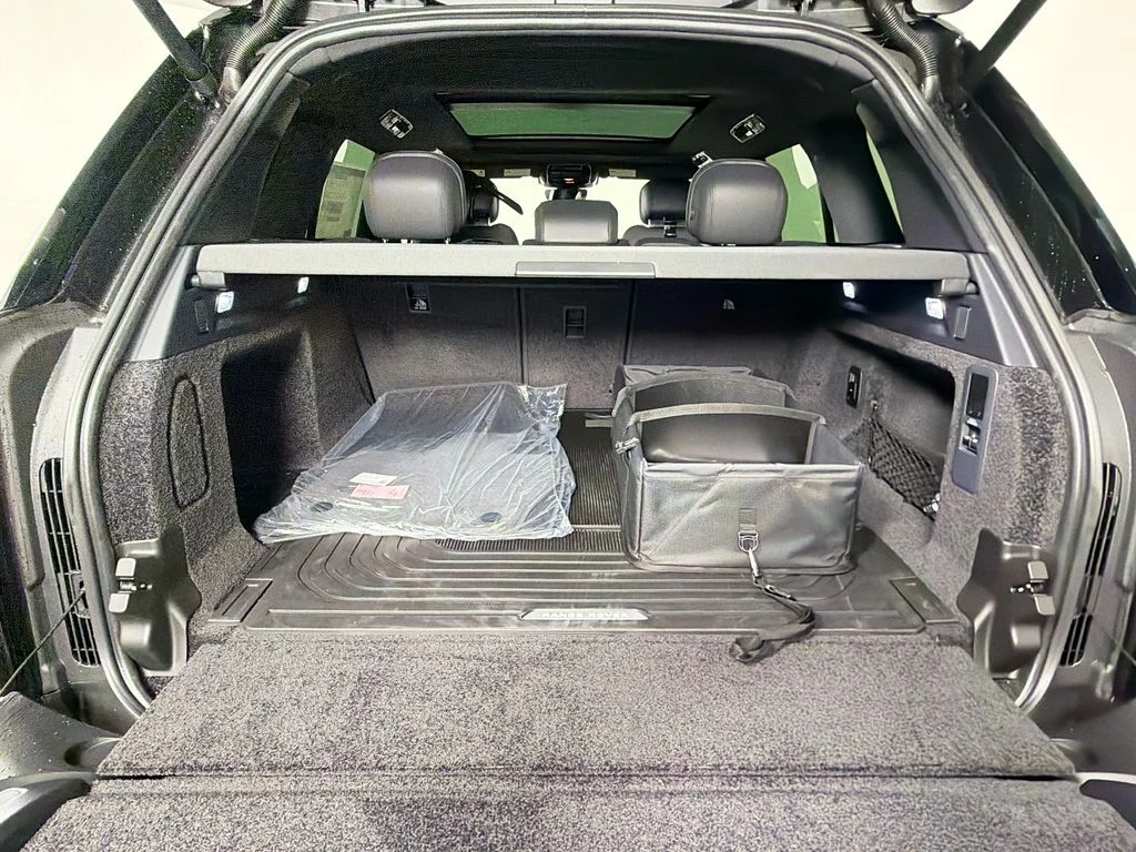 New 2026 Santorini Black Land Rover SE image 28