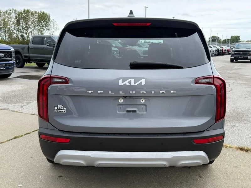 Certified Used 2022 Everlasting Silver Kia LX AWD image 4