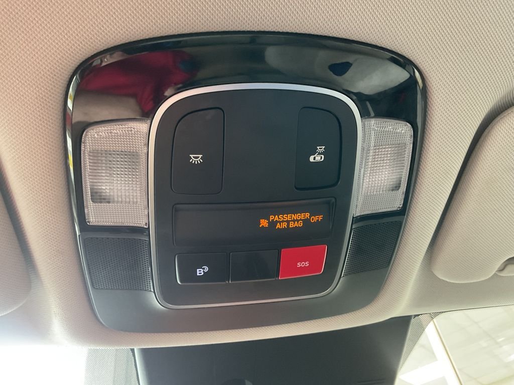 Used 2025 Silver Hyundai SE image 22