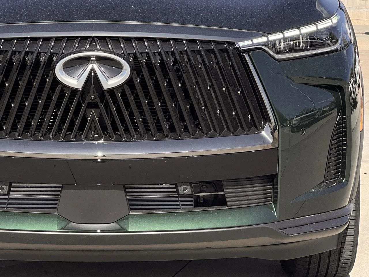 New 2027 DEEP EMERALD INFINITI Autograph AWD image 8