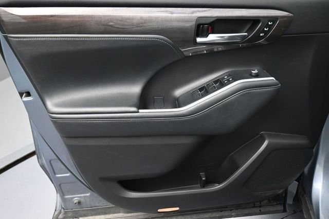 Used 2021 Blue Toyota Platinum image 20