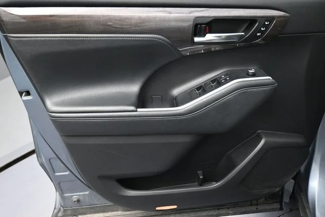 Used 2021 Blue Toyota Platinum image 20