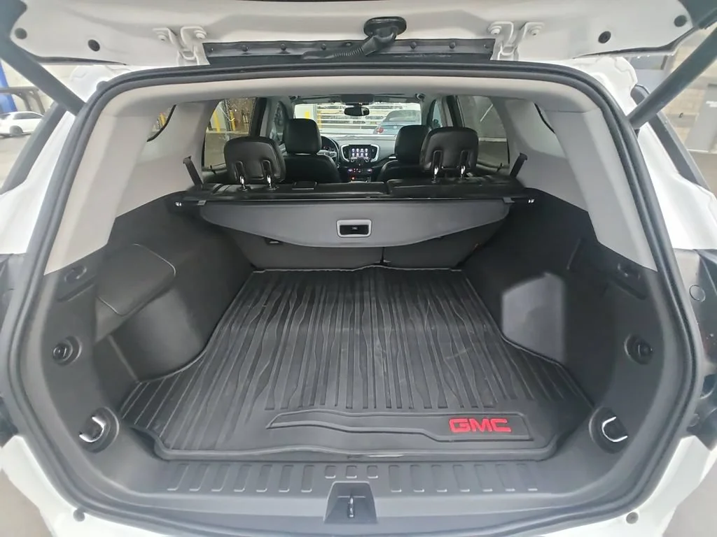 Used 2019 SUMMIT WHITE GMC SLT image 23