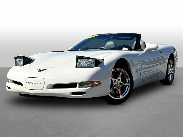 Used 2002 White Chevrolet Base image 3